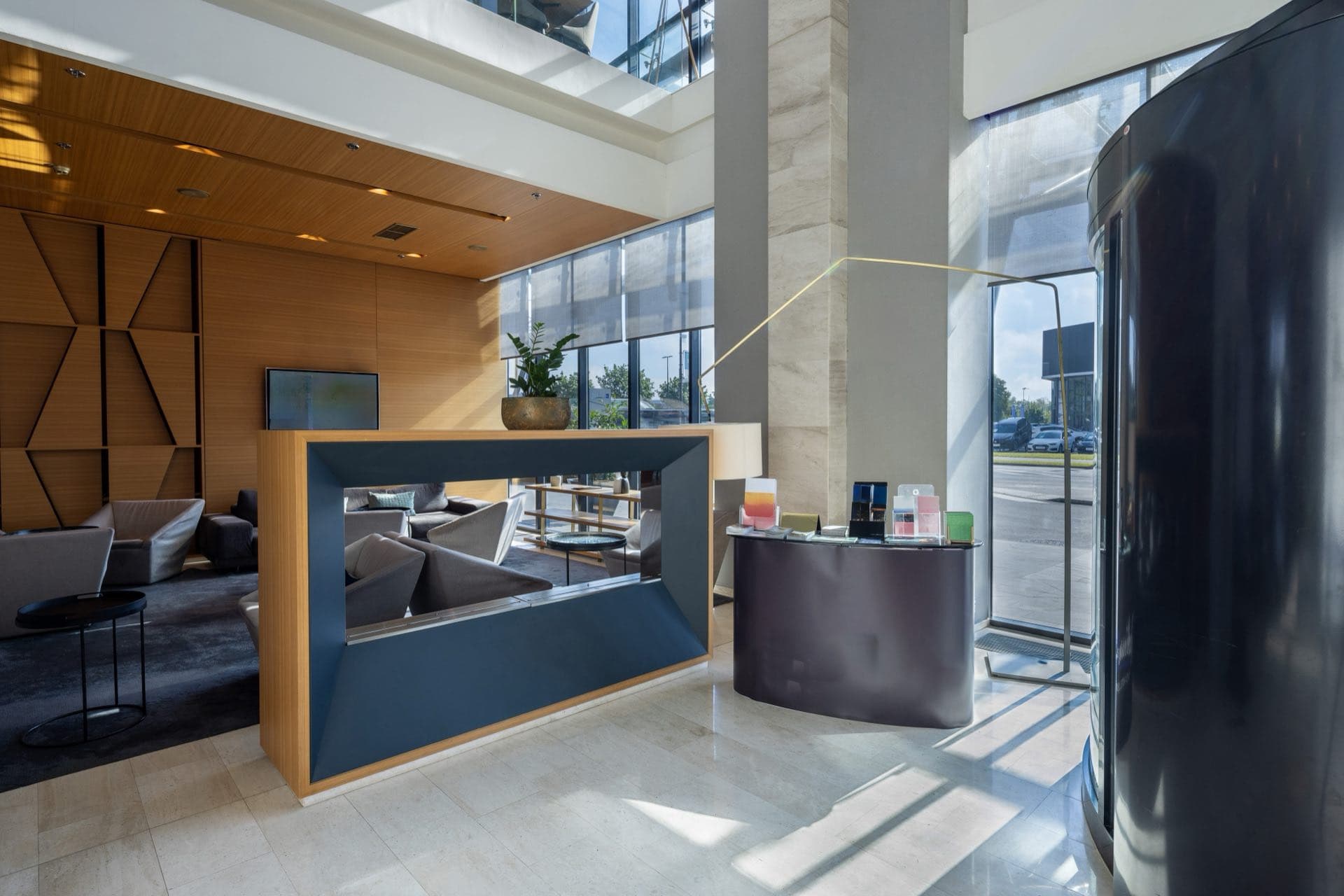 Reception and Lounge Areas in Dubai: Modern office reception desk and lounge seating area
