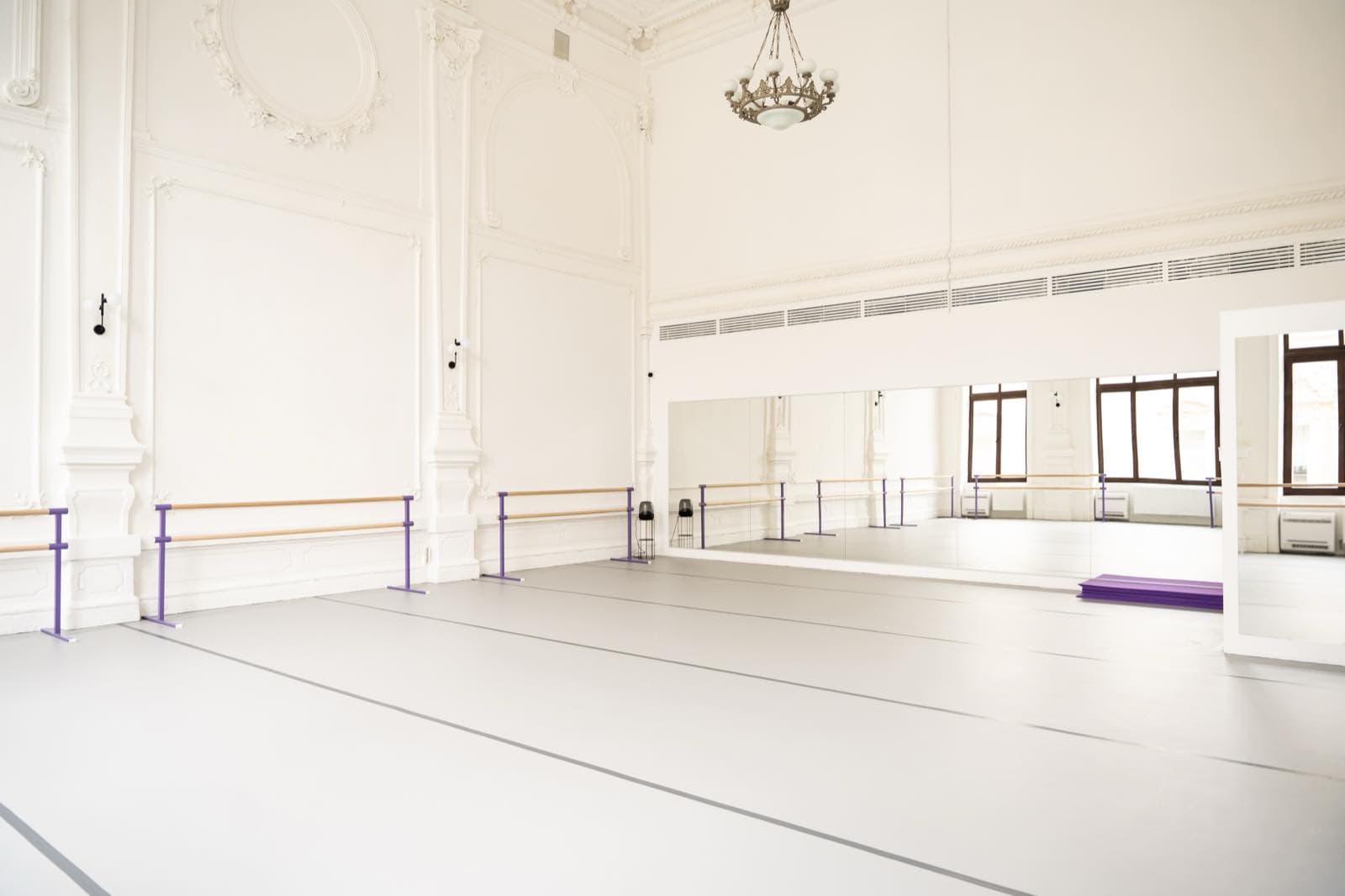 Art, Photo and Yoga Studio Walls in Dubai: Bright white studio room with a mirror wall and open floor