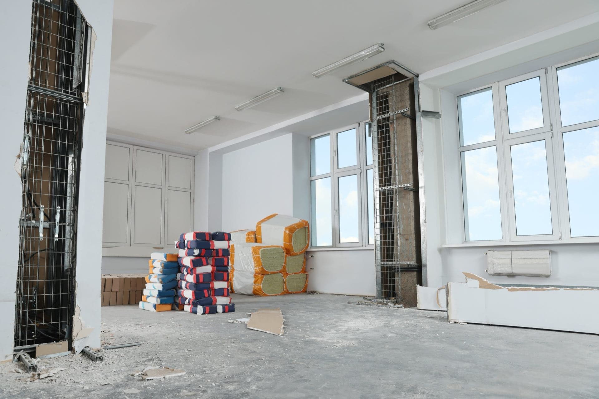 Partitions and Layout Changes in Dubai: Stripped-back room with building materials ready for a new layout